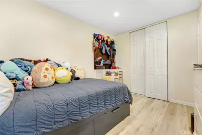 28038 Lakehurst, Canyon Country, CA 91351 - Photo 12