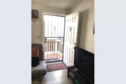 7560 Woodman Pl Spc#52, Van Nuys, CA 91405 - Photo 4