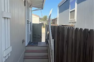 7560 Woodman Pl Spc, Van Nuys, CA 91405 - Photo 2
