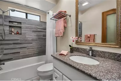 21555 Burbank Boulevard #47, Woodland Hills, CA 91367 - Photo 12