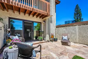 21555 Burbank Blvd, Woodland Hills, CA 91367 - Photo 22