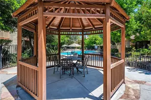 21555 Burbank Blvd, Woodland Hills, CA 91367 - Photo 20