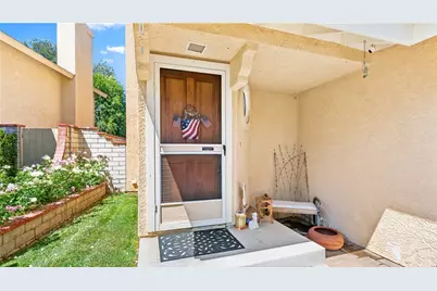 22711 Boxwood, Saugus, CA 91390 - Photo 2