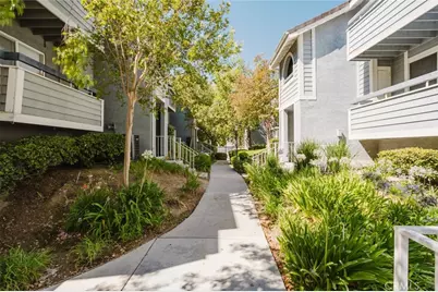 26922 Flo Lane #431, Canyon Country, CA 91351 - Photo 4