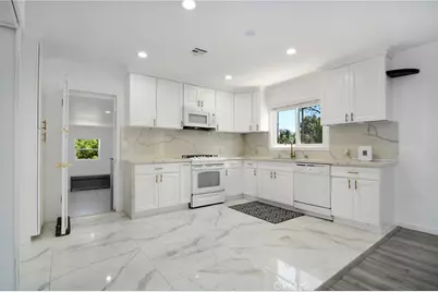 22602 Victory Boulevard, Woodland Hills, CA 91367 - Photo 10