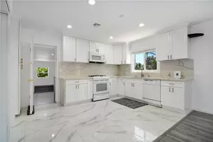 22602 Victory Blvd, Woodland Hills, CA 91367 - Photo 10