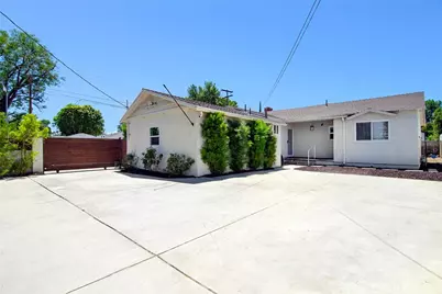 22602 Victory Boulevard, Woodland Hills, CA 91367 - Photo 1