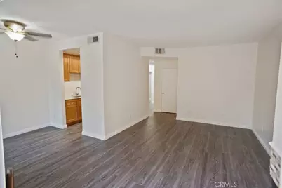 7320 Balboa Boulevard #205, Lake Balboa, CA 91406 - Photo 6