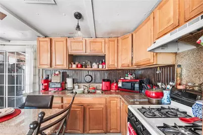 3300 15th #11, Rosamond, CA 93560 - Photo 4