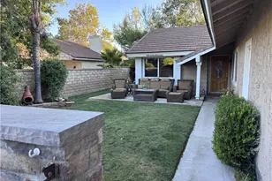 25557 Alesna, Valencia, CA 91355 - Photo 2