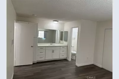 7055 Etiwanda Avenue #102, Reseda, CA 91335 - Photo 12
