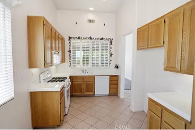 20223 Gratland, Canyon Country, CA 91351 - Photo 4