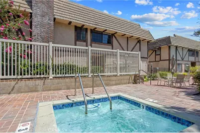 24440 Victory #15, Woodland Hills, CA 91367 - Photo 28
