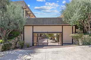 24440 Victory, Woodland Hills, CA 91367 - Photo 30