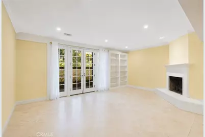 24440 Victory #15, Woodland Hills, CA 91367 - Photo 4