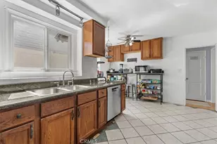 14319 Valerio St, Van Nuys, CA 91405 - Photo 8