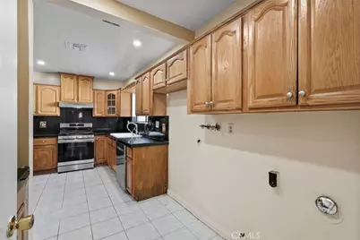 22427 Vanowen, West Hills, CA 91307 - Photo 18