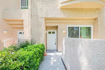 25703 Holiday Circle #A, Stevenson Ranch, CA 91381 - Photo 2