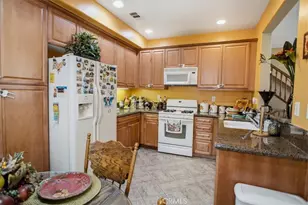 28403 Casselman, Saugus, CA 91350 - Photo 6