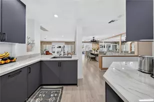 4930 Biloxi, Toluca Lake, CA 91601 - Photo 32