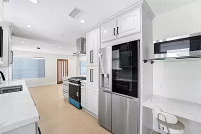 18216 Hartland Street, Reseda, CA 91335 - Photo 4