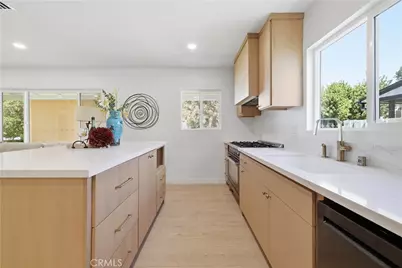 7446 Dempsey Avenue, Lake Balboa, CA 91406 - Photo 10