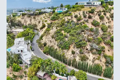 8875 Thrasher Avenue, West Hollywood, CA 90069 - Photo 12