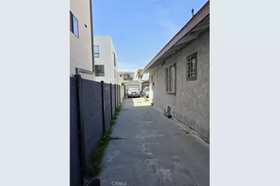 527 N Hobart, Los Angeles, CA 90004 - Photo 4