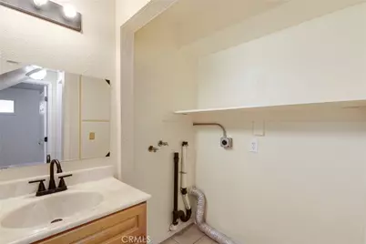 8012 Hesperia, Reseda, CA 91335 - Photo 28