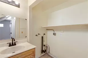 8012 Hesperia, Reseda, CA 91335 - Photo 28