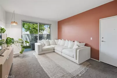 27646 Susan Beth Way #C, Saugus, CA 91350 - Photo 4