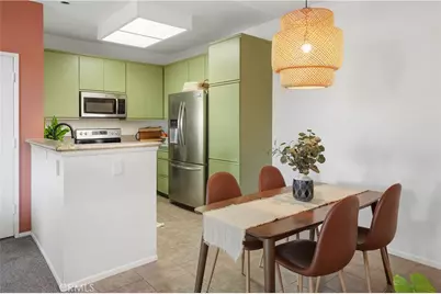 27646 Susan Beth Way #C, Saugus, CA 91350 - Photo 8