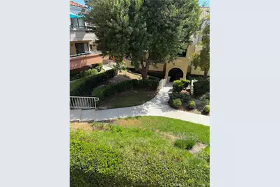 18107 Erik Court #464, Canyon Country, CA 91387 - Photo 2