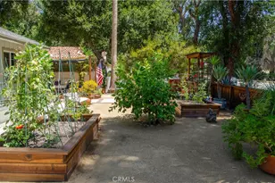 21209 Dumetz Rd, Woodland Hills, CA 91364 - Photo 16