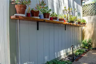 21209 Dumetz Rd, Woodland Hills, CA 91364 - Photo 36