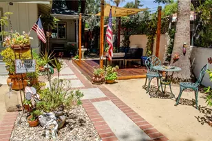 21209 Dumetz Rd, Woodland Hills, CA 91364 - Photo 12