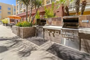 21301 Erwin St, Woodland Hills, CA 91367 - Photo 4