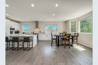 946 Warwick, Thousand Oaks, CA 91360 - Photo 12