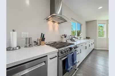 946 Warwick, Thousand Oaks, CA 91360 - Photo 22
