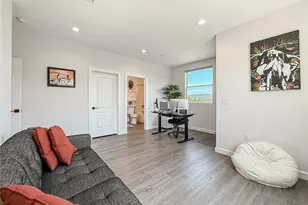 946 Warwick, Thousand Oaks, CA 91360 - Photo 36