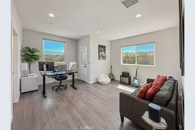 946 Warwick, Thousand Oaks, CA 91360 - Photo 34