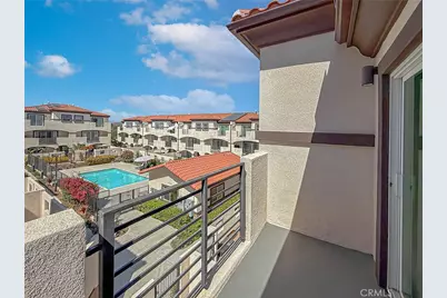 946 Warwick, Thousand Oaks, CA 91360 - Photo 50