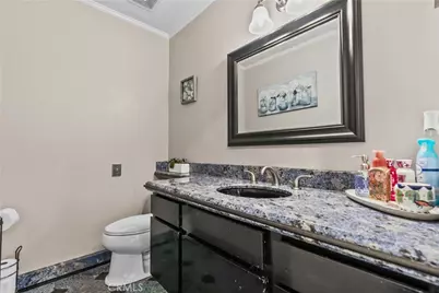 18012 Raymer, Northridge, CA 91325 - Photo 32
