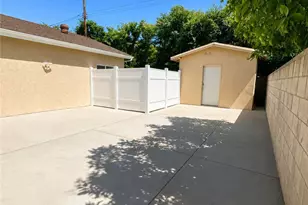 7918 Hazeltine Ave, Panorama City, CA 91402 - Photo 2
