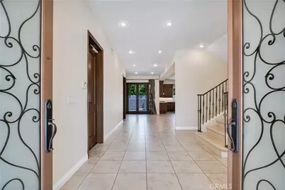 18267 Valley Vista Boulevard, Tarzana, CA 91356 - Photo 2