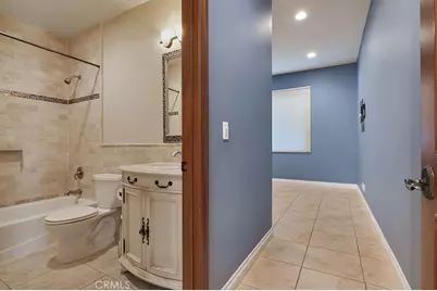 18267 Valley Vista Boulevard, Tarzana, CA 91356 - Photo 22