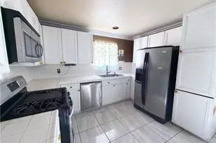 302 E Ave R 11, Palmdale, CA 93550 - Photo 10