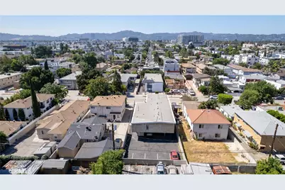 11249 Emelita Street, North Hollywood, CA 91601 - Photo 16