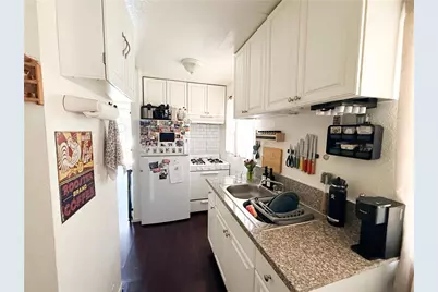 11249 Emelita Street, North Hollywood, CA 91601 - Photo 22