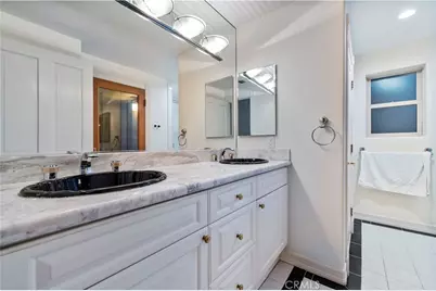 4651 Ellenita Avenue, Tarzana, CA 91356 - Photo 32